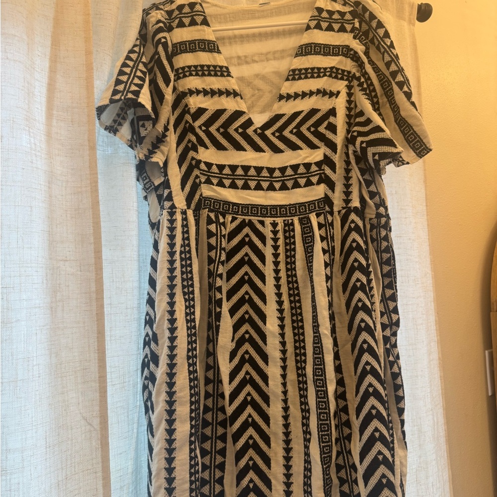 Black and White Geometric Pattern Dress